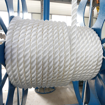 Υψηλής τέντωσης 3 ράβδους Τραβηγμένο 4mm-56mm Nylon Ship Mooring Rope Πολυαμίδιο Ρέυθρο ιστιοπλοϊκού γιοτ
