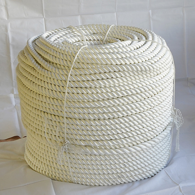 Υψηλής τέντωσης 3 ράβδους Τραβηγμένο 4mm-56mm Nylon Ship Mooring Rope Πολυαμίδιο Ρέυθρο ιστιοπλοϊκού γιοτ